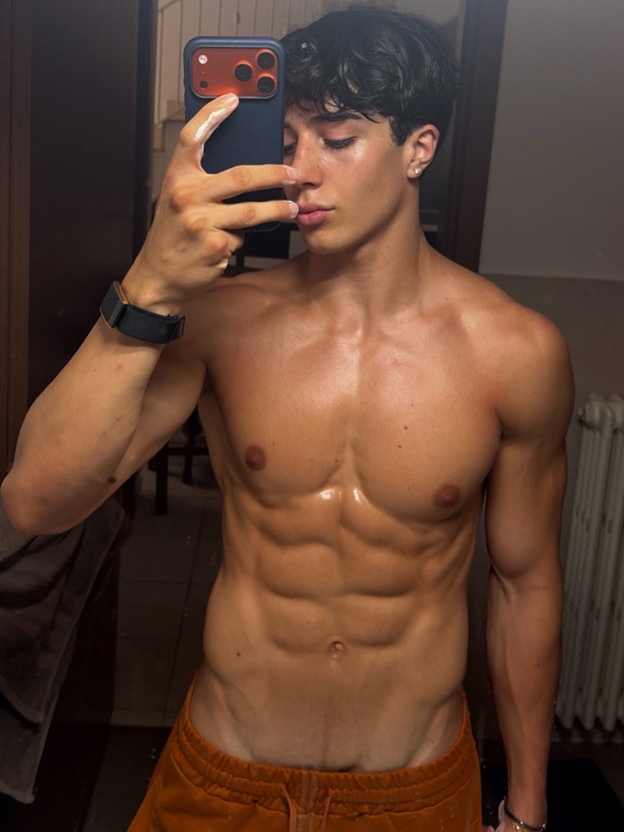 mensboobsjb's tweet photo. This looks so hot https://t.co/BWwmp0lBuV