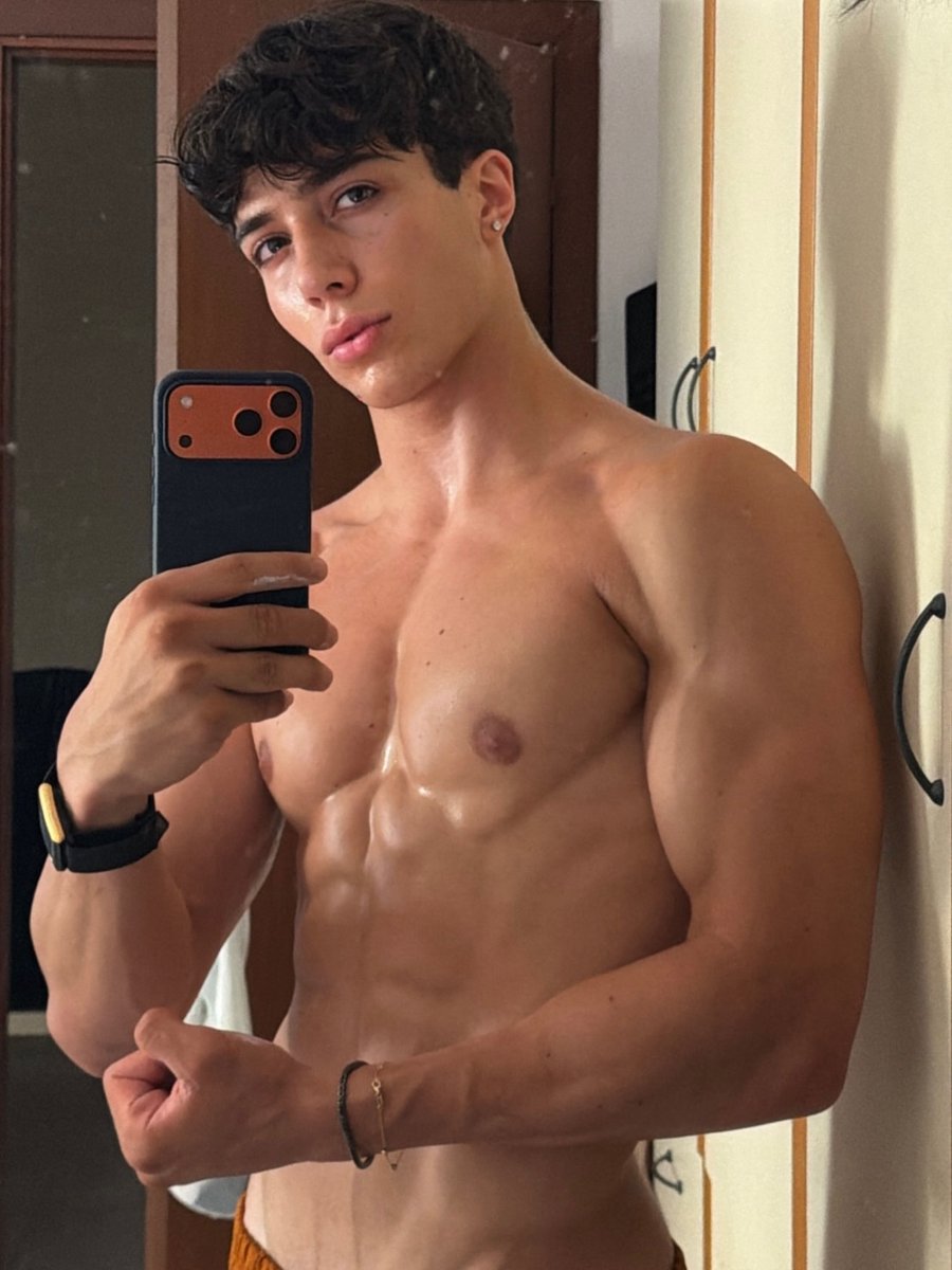 mensboobsjb's tweet photo. This looks so hot https://t.co/BWwmp0lBuV