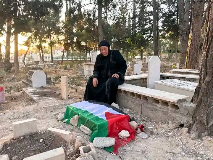 Danking22Man's tweet photo. SO YOU MEAN WE KILL SO WE LIVE 😔 https://t.co/q9xjlAOymM