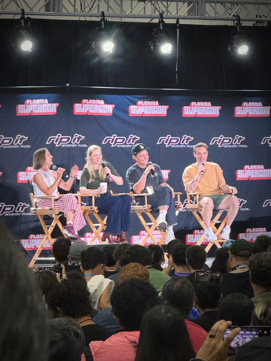ChereNatalija's tweet photo. Charlie Cox and Wilson Bethel and Deborah Ann Woll Daredevil Florida Supercon https://t.co/oaSjNA7MdN