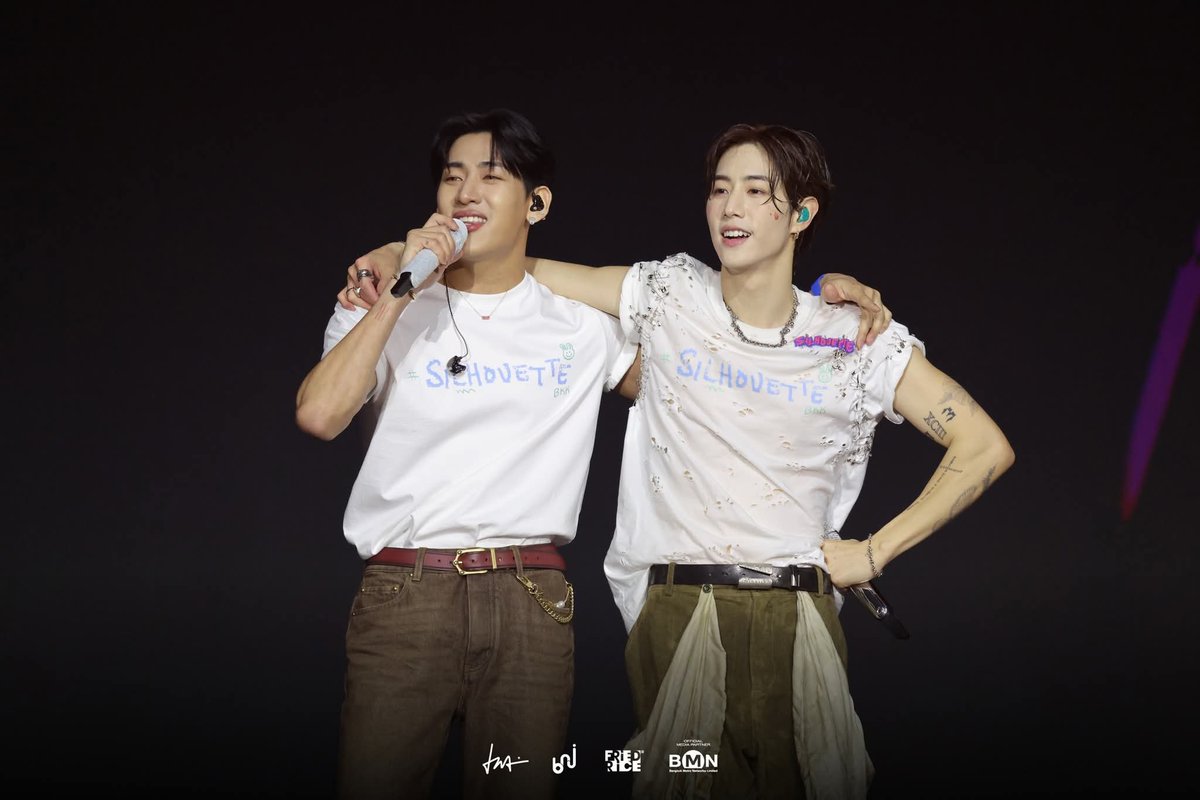 Miwky18's tweet photo. ขาวแพ็คคู่งับบบบบ 💜❤️🫶🏻 https://t.co/GOZFdImo0n