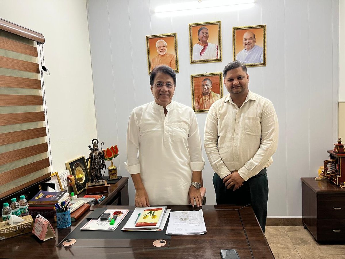 105ankit's tweet photo. कुछ अभिनेता किरदार निभाते हैं, और कुछ इतिहास रच देते हैं। अरुण गोविल जी उन चुनिंदा कलाकारों में से हैं जिनका काम मनोरंजन से परे जाकर पूरे देश की सांस्कृतिक चेतना में समा गया।

गोविल जी पर्दे पर श्रीराम जी के सबसे प्रिय किरदार के रूप में जाने जाते हैं। https://t.co/vcaQQw7qOY