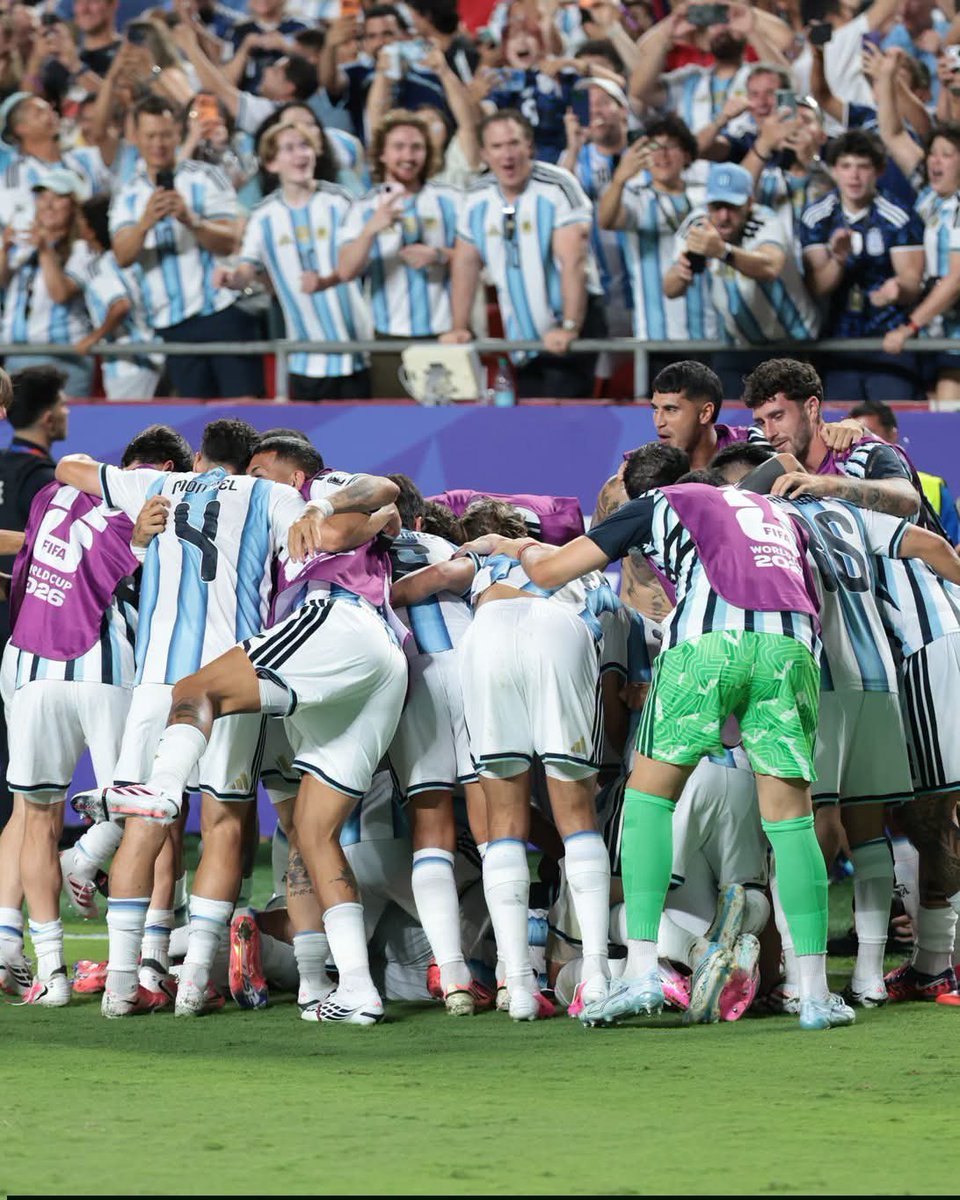 jonatha64768970's tweet photo. En medio de tantas dificultades y amarguras que atraviesa nuestro pueblo, la Selección Argentina nos vuelve a regalar una alegría colectiva, de esas que nos unen y nos hacen soñar.

 ¡Vamos Argentina! 💙🤍💙 https://t.co/RwwDnpavI2