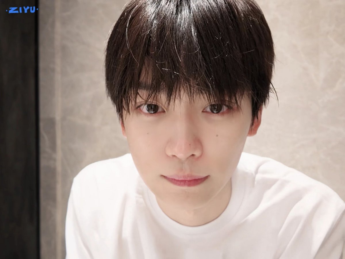 wenn0706's tweet photo. 此男素颜权威程度不必多说，洗把脸就出门了 https://t.co/63CzZ13dOa
