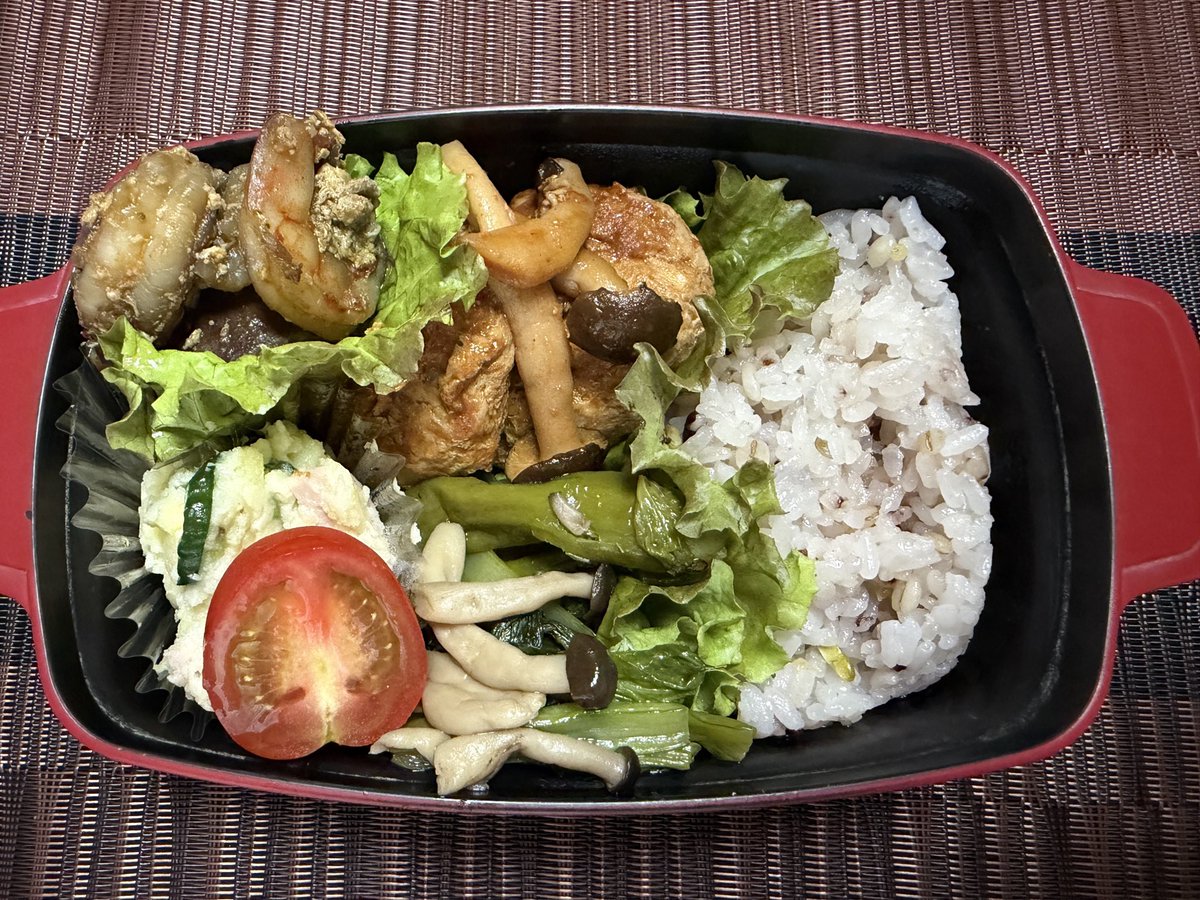 sumatraomi's tweet photo. 今日弁当🍱

煮込みハンバーグ
海老と茄子中華炒め
小松菜しめじ出汁浸し
ポテサラ

#お弁当
#お弁当記録
#お弁当日記
#お弁当おかず
#おべんとう
#お惣菜 https://t.co/9tvkBPTLKF