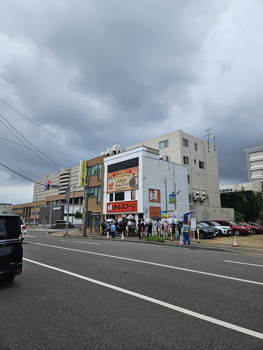 nape0404's tweet photo. リトルスプーン 北大病院前店…

日曜日の昼過ぎで、この並びか。 https://t.co/ReuZKhHxHO
