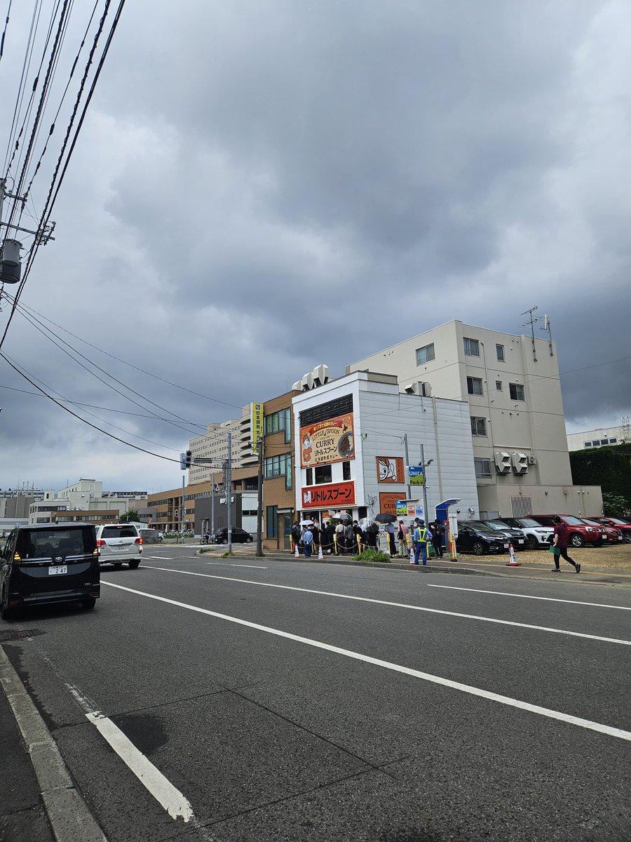 nape0404's tweet photo. リトルスプーン 北大病院前店…

日曜日の昼過ぎで、この並びか。 https://t.co/ReuZKhHxHO