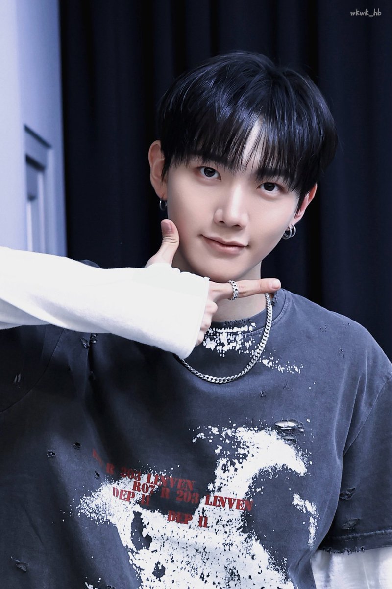 wkwk_hb's tweet photo. 𝙃𝘼𝙋𝙋𝙔 𝙃𝙔𝙐𝙉𝘽𝙄𝙉 𝘿𝘼𝙔 ☆*:.🎀

#ALL_H_OURS #올아워즈 #HYUNBIN #현빈 https://t.co/hOaWQ0FrX4
