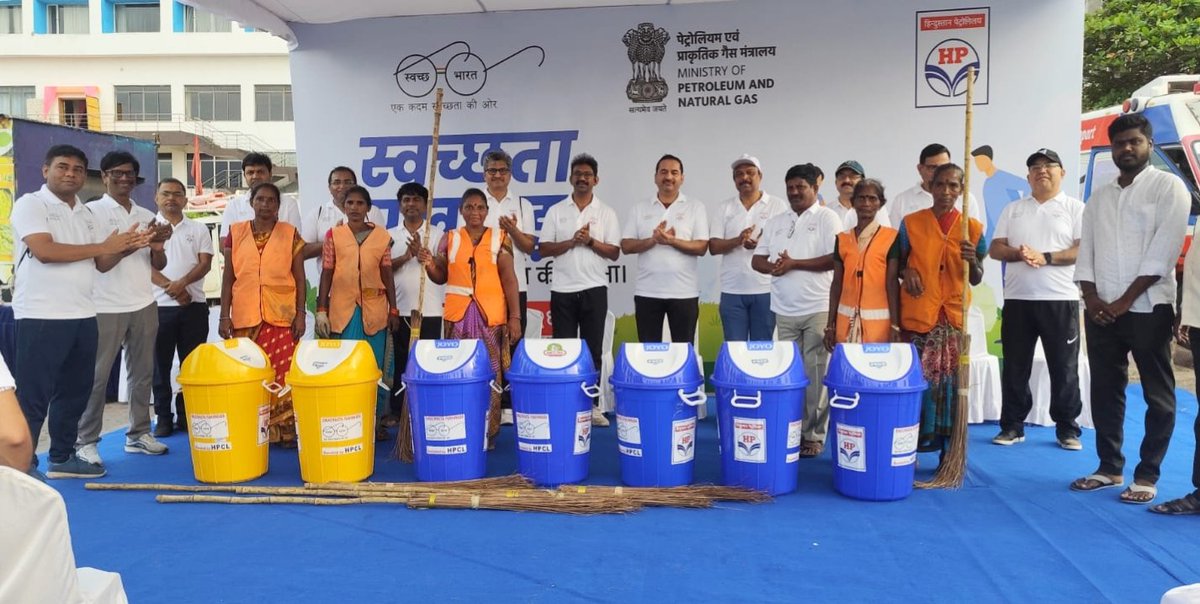 Hpcl_Vizag's tweet photo. 🌊 𝗣𝗿𝗼𝘁𝗲𝗰𝘁𝗶𝗻𝗴 𝗼𝘂𝗿 𝗰𝗼𝗮𝘀𝘁𝗹𝗶𝗻𝗲, 𝗼𝗻𝗲 𝘀𝘁𝗲𝗽 𝗮𝘁 𝗮 𝘁𝗶𝗺𝗲. 🌍

Team @HPCL Visakh proudly participated in a Beach Cleaning Drive with #GVMC under #SwachhataPakhwada2026, promoting cleaner shores &amp; greener tomorrow.🧹♻️

@HPCL @hpcl_retail https://t.co/3n1tSnWZY5
