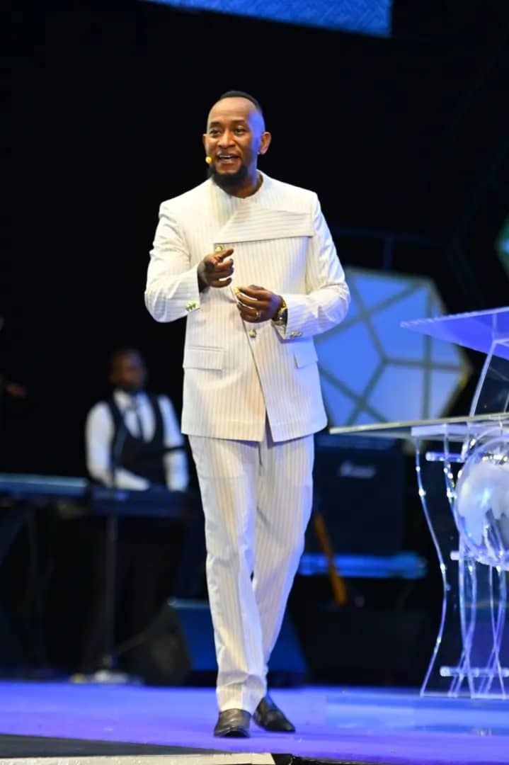 kavuman's tweet photo. No day, no condition, no human being, no devil will take your shine away. No circumstances. When things change, you remain. If you know this, you will not fear the future. Your way is the way of glory.

#ProphetElvisMbonye https://t.co/JGVuHvzozW