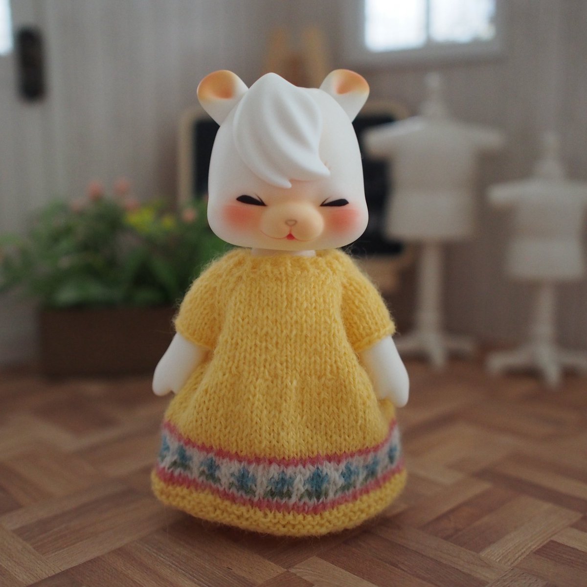 small_knitting's tweet photo. 先日予告したワンピースの撮影をしました📷

モデルはPoiちゃんですが、他の11cmドールやKidsボディサイズでも着用可能です。

できる限り追加で作成して、来週末（多分19日）に販売予定です。

興味がある方がいらっしゃいましたら、minneの方に写真を載せていますので、ご覧いただけたら嬉しいです☺️ https://t.co/kEIidTSCHU
