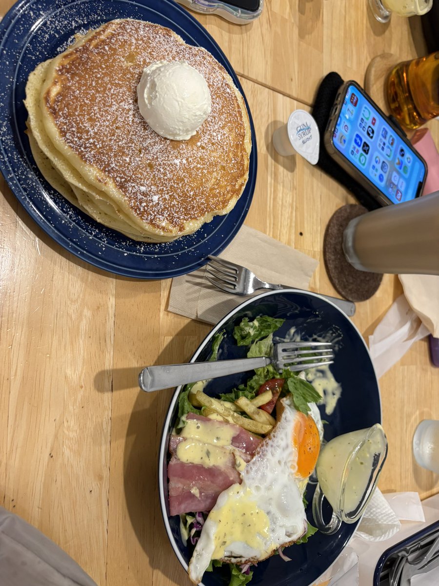 masa933's tweet photo. 仙台の勾当台公園駅近くのミツバチキッチンさんのところで家族3人でパンケーキ🥞とサラダをいただきました〜
パンケーキうまいと聞きましたがやはり美味しかったです♪
#38mitsubachi
#38kitchen https://t.co/QPfGE6Ebjn