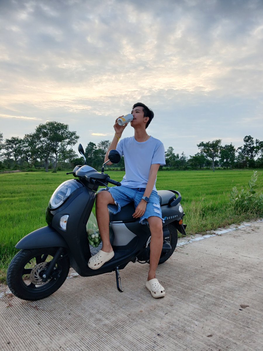 Chatchapon76204's tweet photo. ไม่ว่าวันนี้เราจะเหนื่อยแค่ไหน...จำใว้
#เบียร์สิงห์8น้ำแข็ง10😛🍻 
#สุรินทร์ https://t.co/oFSMLBOxgb