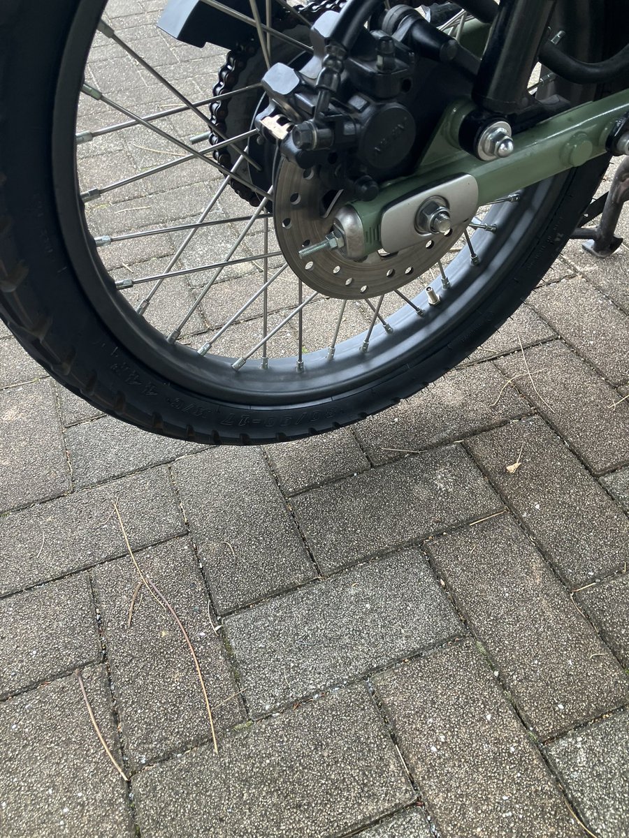 yu_kichi1978's tweet photo. はてさて、カブのパンク修理したはイイがタイヤ入れる時にチューブ噛んでまたパンクにならないよなぁ？？
#motorcycle https://t.co/7JHT2VmKG6