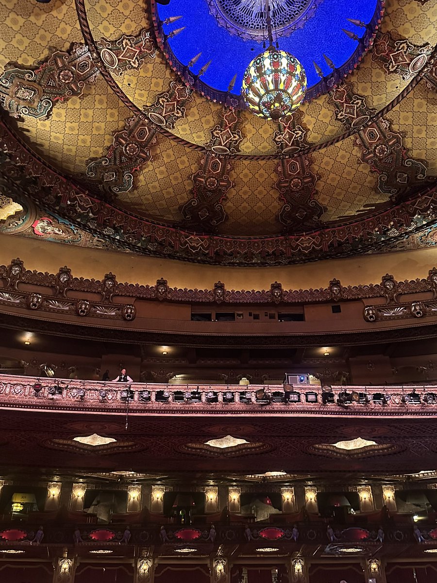 robbersmeb's tweet photo. like i genuinely feel bad for everyone who wasn’t at the detroit show and didn’t get to experience the locket tour in the most stunning theater ever #lockettourdetroit https://t.co/5QV0qTLL4J