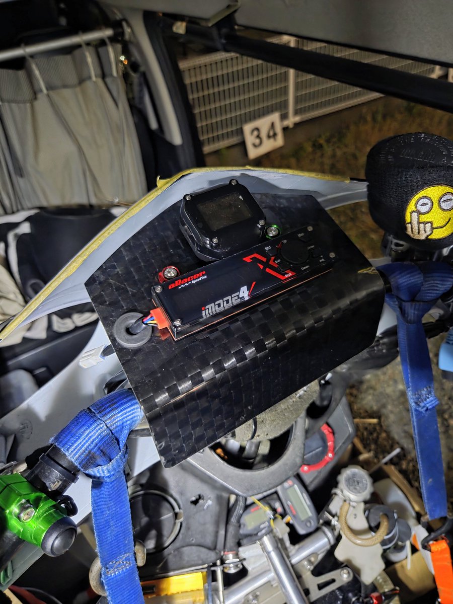 rmdesign59's tweet photo. 筑波サーキットに向けて
急いでメーターパネル
作ってみた!
レイアウトやステッカーは後から🌀
#カーボン 
#シグナス 
#メーターパネル 
#筑波サーキット 
#サーボン https://t.co/BXDdxGEz26