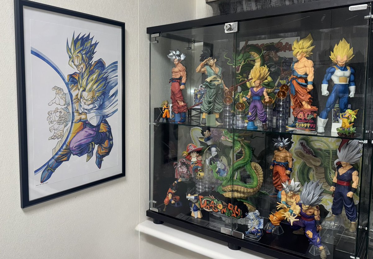 Zero80105565's tweet photo. フィギュア引けなかったけどポスターとあくダイカットアクリルスタンドは引けたからいいってことしよう😭 https://t.co/btHQdqUpHz