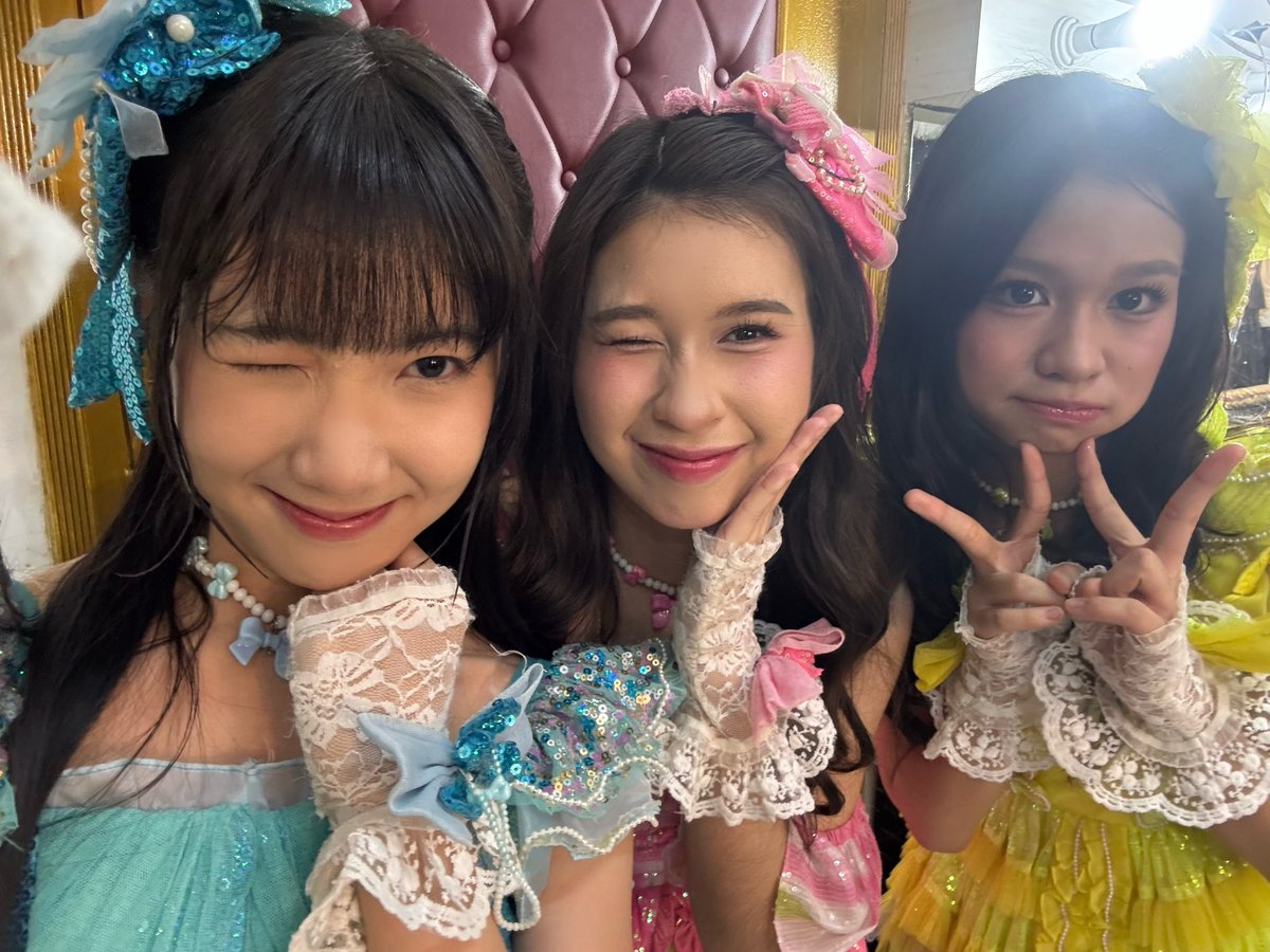 JE_JemimaJKT48's tweet photo. wimbledonn!!!🩵🩷💛 https://t.co/bc1oGRtTZ2