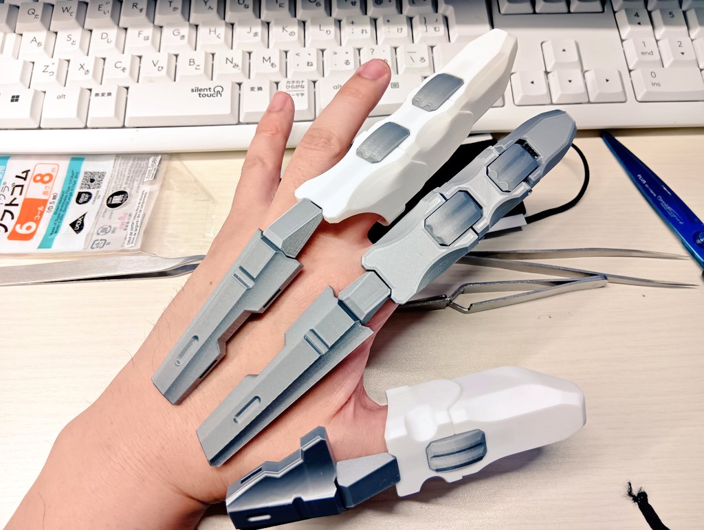 W_LIGHTNING_'s tweet photo. ▽
手の改造手術受けてます👨⚕️
🦾(@hex_crafted1376)
#HEX_Crafted https://t.co/6OjuC70aUl