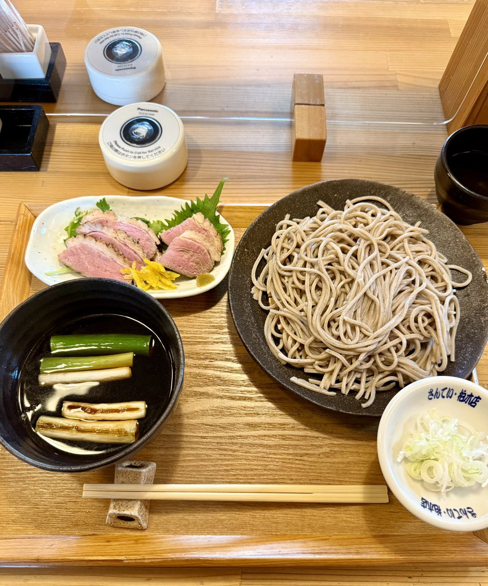 otsukisama50's tweet photo. なんとも上品で美味い蕎麦！鴨もわや美味かった！ごちそうさまでした。
そばと酒 柏木町三貞
函館市柏木町７−３２
#鴨せいろ https://t.co/gJ4yI5hkYS