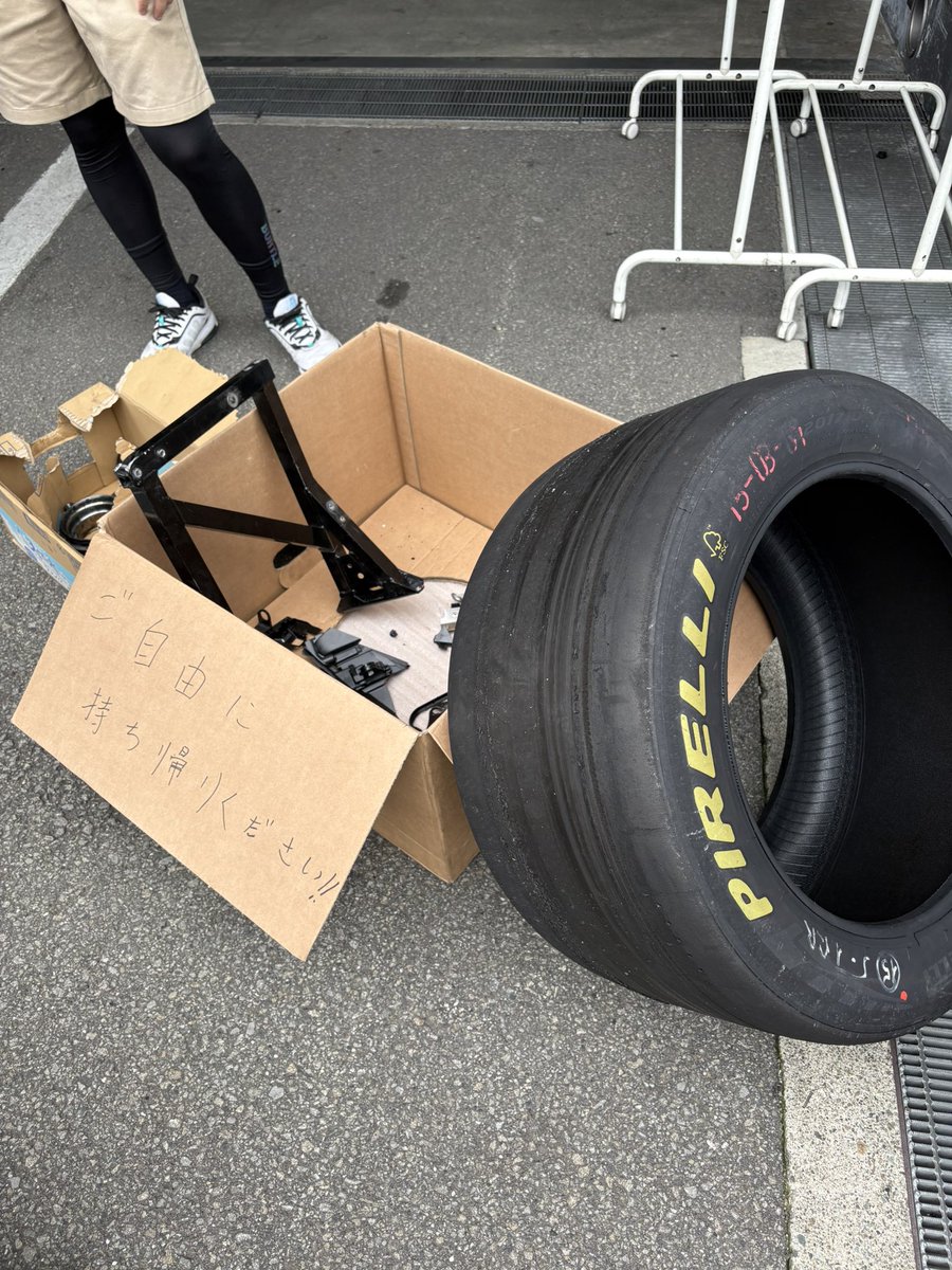 RyuMotorsport_6's tweet photo. 誰が持ってくだこんなの https://t.co/1SZqDzjXlH