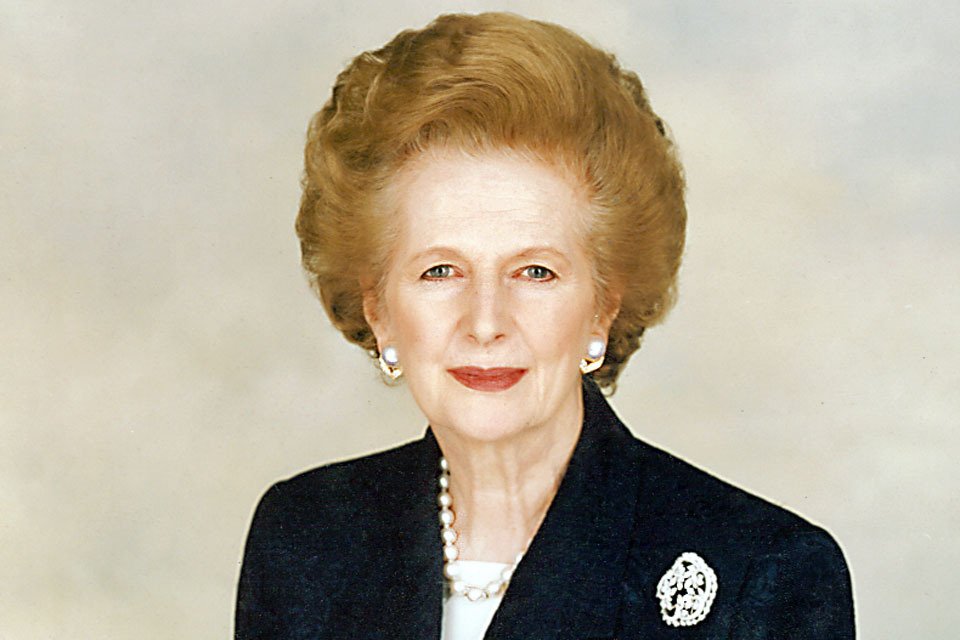 tabordacrist's tweet photo. EL MIERCOLES AL QUE HAGA UN GOL NO LE EXIGO MENOS QUE SACAR UNA FOTO DE LA PUTA DE MARGARET THATCHER Y MEARLA AHI EN EL CORNER https://t.co/iV3td5cixB