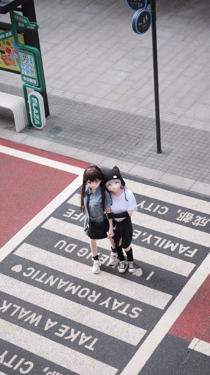 Reze_Bomb_'s tweet photo. “Rikki，好热闹！”
“别乱跑，流浪猫。”
“牵手，不会走丢。”
“真是拿你没办法。”
“和Rikki一起，开心。”
“……下次还可以一起出来。”
Rikki:时光图书馆
#kigurumi #着ぐるみ #MyGo https://t.co/BsSD8QnUWz