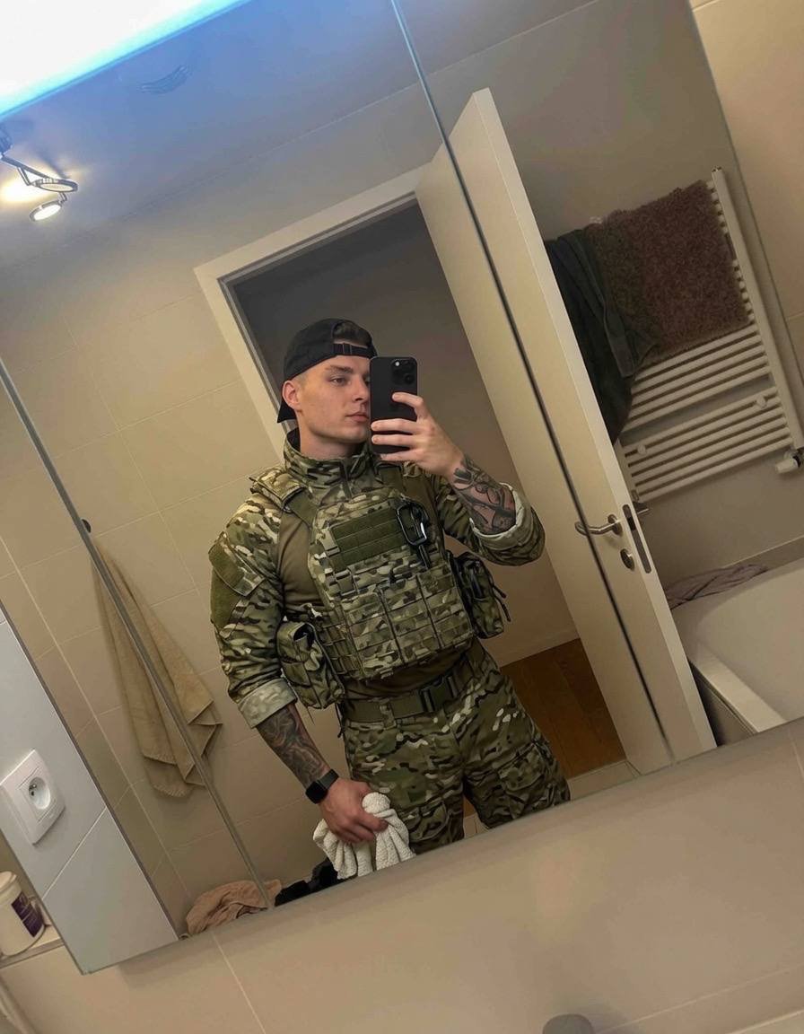 Dani18120's tweet photo. @immarinealex 
😍🥵😘 https://t.co/j4fFrtfCa7