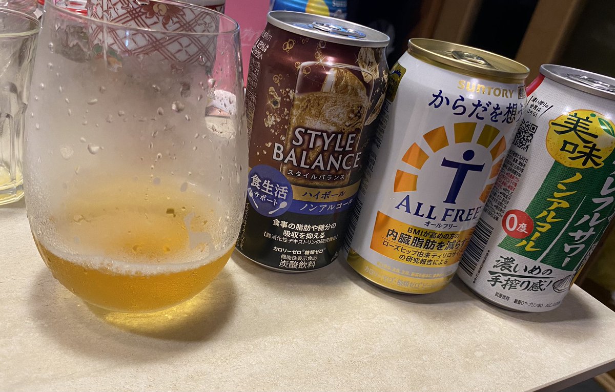 ky4so__'s tweet photo. アルコールが好きというより酒味の飲み物が好きなだけだったかも🤔

最近はノンアルコール飲料にハマっております。昼間からハイボールみたいな飲み物が飲めるからです。味はちゃんとハイボールだしお腹下さない。素敵。 https://t.co/d6EANoARPC