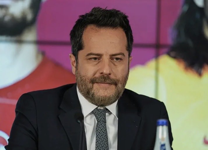 AyhanAras966's tweet photo. Bahis oynadığı iddia edildi 6 ay yattı.!!!

Kara para akladı.
200 kg altın nerden geldi sorusuna, “hediye olarak verildi”dedi.
Bahis baronuna 24 tane daire satmak için anlaştı…
Gs kulübüne kaynağı belli olmayan 30 milyon $ para soktu..
Bunu gase başkanı açıklamıştı…

5 ay yattı ve çıktı…

Fıkra bu kadar