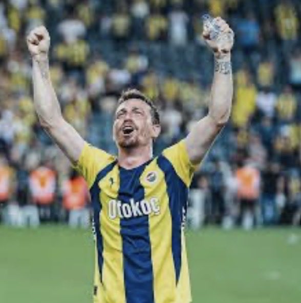 AyhanAras966's tweet photo. Bahis oynadığı iddia edildi 6 ay yattı.!!!

Kara para akladı.
200 kg altın nerden geldi sorusuna, “hediye olarak verildi”dedi.
Bahis baronuna 24 tane daire satmak için anlaştı…
Gs kulübüne kaynağı belli olmayan 30 milyon $ para soktu..
Bunu gase başkanı açıklamıştı…

5 ay yattı ve çıktı…

Fıkra bu kadar
