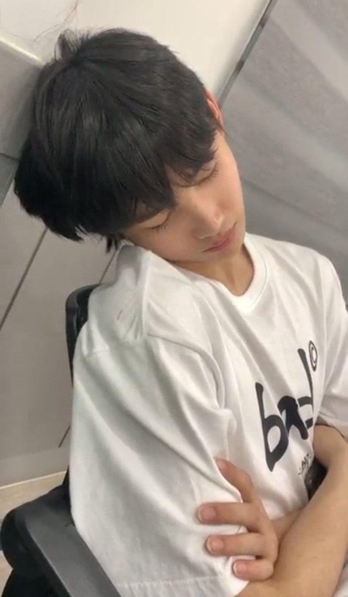 143_skzs's tweet photo. sleepy jo 🥰 https://t.co/NDZ0qzQb4s