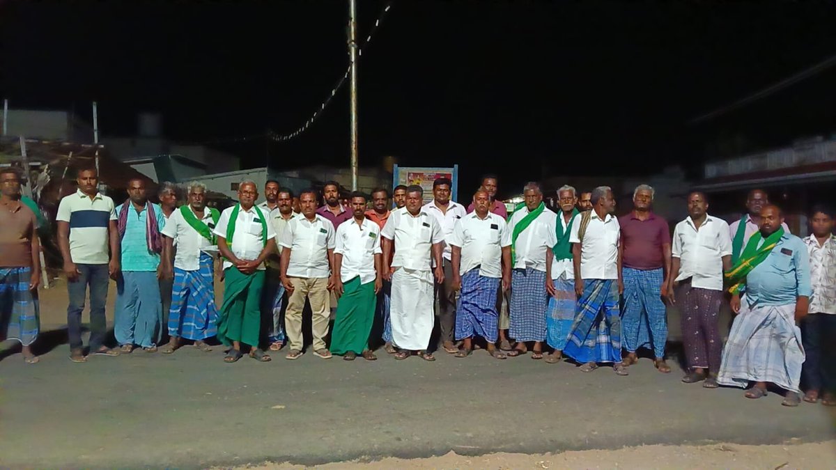 karurmathimas1's tweet photo. கரூர் மாவட்டம், வெஞ்சமாங்கூடலூர்  கிராமத்தில் இனாம் நில பிரச்சனையால் பாதிக்கப்பட்ட பொதுமக்கள் பத்திரப்பதிவு தடை நீக்கம் உத்தரவளித்த மாண்புகு முதல்வர் ஜோசப் விஜய் அவர்களுக்கும்,நன்றி தெரிவித்து ஊர் மந்தையில் கூட்டம் நடத்தி இனிப்பு வழங்கி கொண்டாடினர். https://t.co/q7B9ApybwU