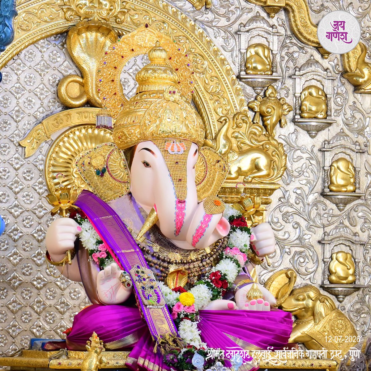 DagdushethG's tweet photo. प्रणम्य शिरसा देवं गौरी विनायकम् । भक्तावासं स्मेर नित्यमाय्ः कामार्थसिद्धये
.
.
.
.
.
.
.
.
#shrimant #dagdusheth #shrimantdagdushethhalwaiganpati #ganpati #ganpatibappa https://t.co/zFK6L43GZK
