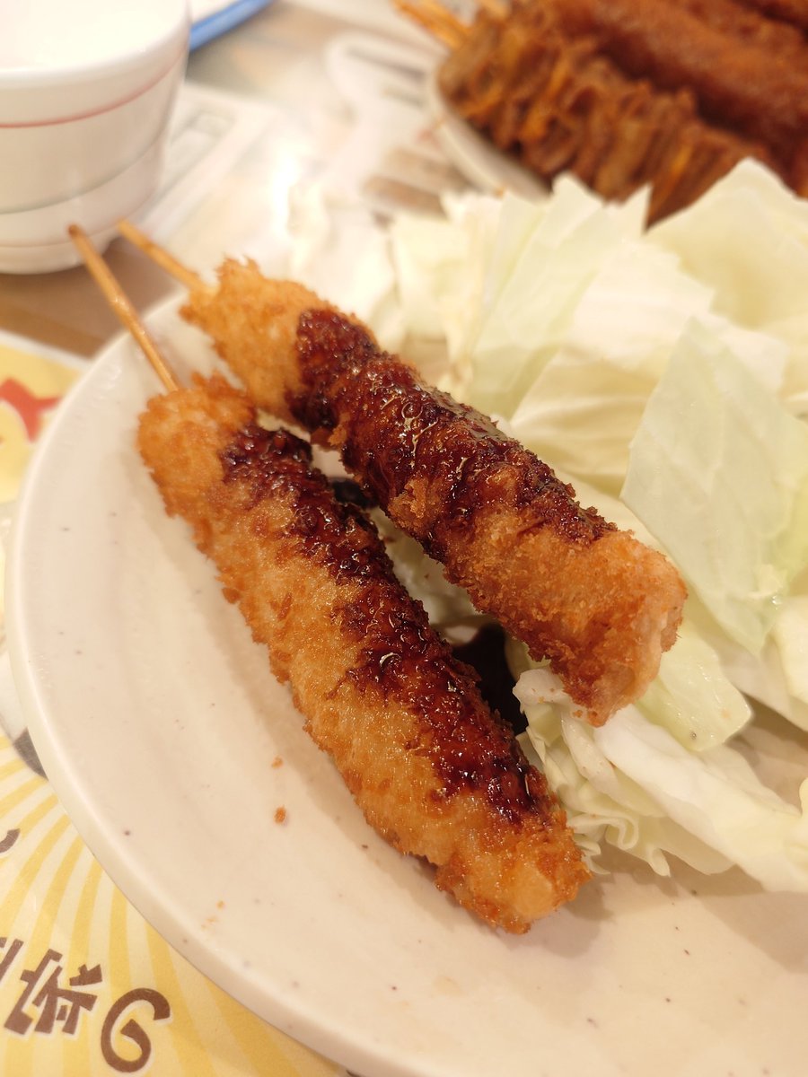 iiyuda_7's tweet photo. 店替えて味噌カツとソースカツ
#玉家 https://t.co/OGQZ59mrNV