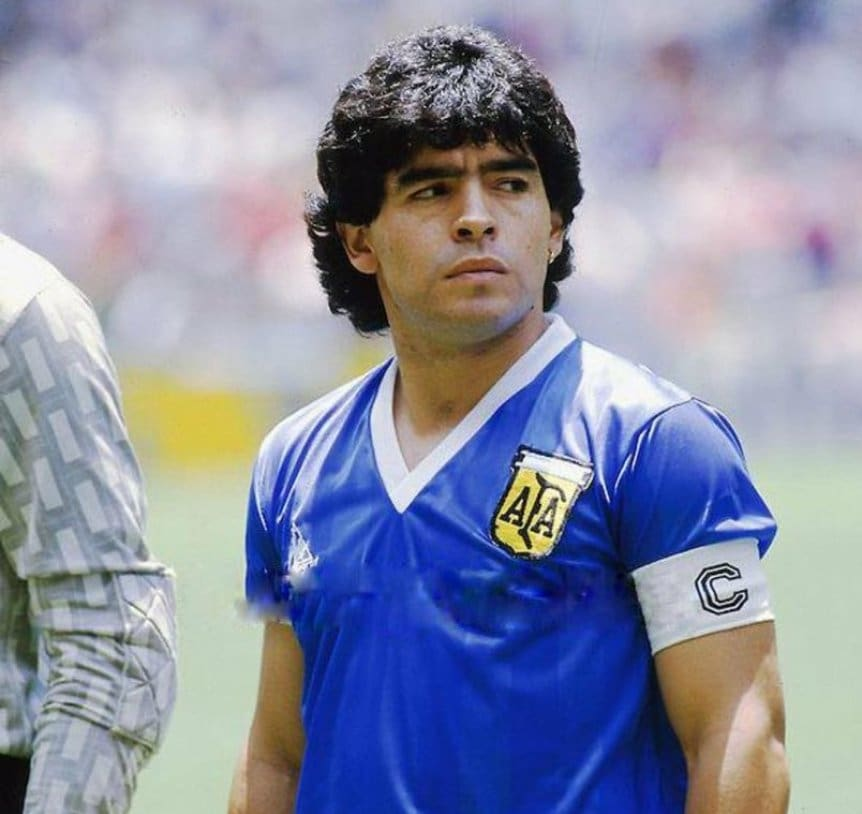 FutbolConAstros's tweet photo. Cuidado. 

Diego vigila.

#Argentina #England https://t.co/4gMoBWApbU