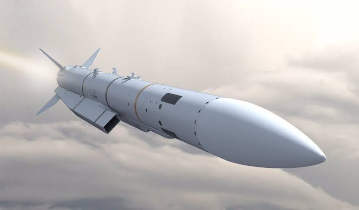 Ahmed_kv44's tweet photo. The Meteor is assessed to offer the largest no-escape zone (NEZ) among BVR missiles fielded in South Asia. Its throttleable ramjet sustains thrust throughout the engagement, preserving high end-game energy at long range an advantage over conventional solid rocket-powered designs. https://t.co/HTp4T2okaQ