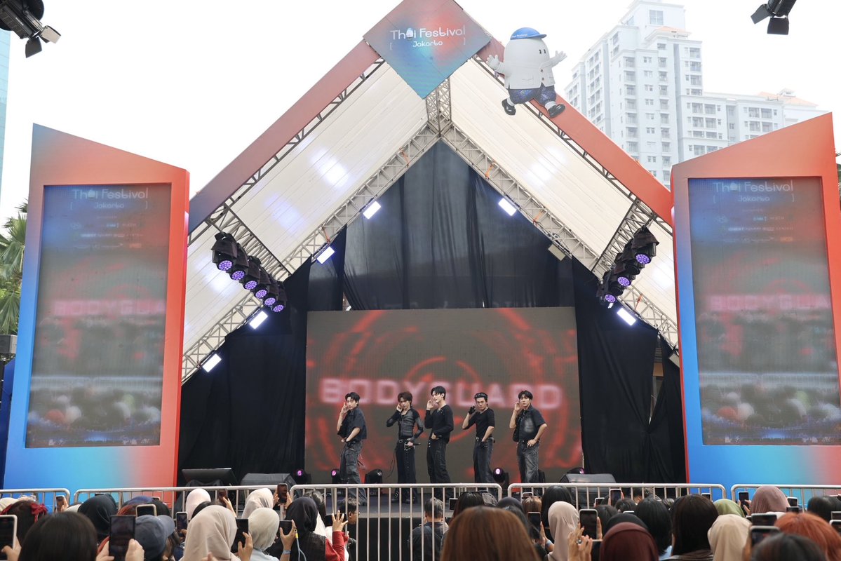 gnest_official's tweet photo. PERSES at Thai Festival Jakarta 2026
ขอบคุณทีม @LeayDoDee ที่ให้โอกาสพวกเรา PERSES ได้ไปร่วมงานนี้ และได้กลับไปเจอแฟนๆที่อินโดนีเซียอีกครั้งนะครับ! 😁🙏🏻

#ThaiFestJKT2026
#PERSESinJKT
#PERSES_TH
#LeayDoDee
#GNEST https://t.co/3NiqmlxchT