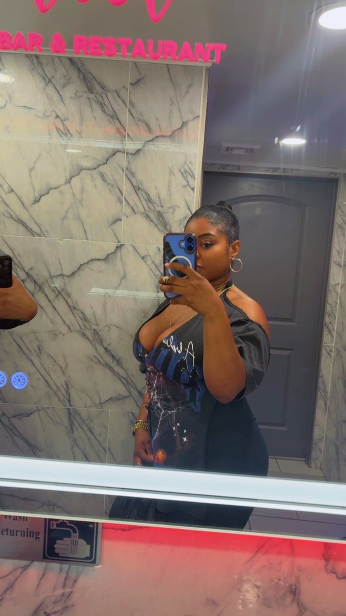 __melanindrip__'s tweet photo. Outside NOT IN...1 night only 😂😂😂 https://t.co/pr1ZxWWTTI