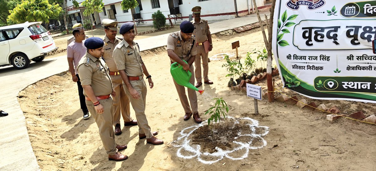 mainpuripolice's tweet photo. 🌴 आज दिनांक 12.07.2026 को वृहद वृक्षारोपण कार्यक्रम के तहत #SPMPI गणेश प्रसाद साहा एवं #अपर_पुलिस_अधीक्षक_नगर द्वारा रिजर्व पुलिस लाइन मैनपुरी में 'वृक्षारोपण महायज्ञ - 2026' महाभियान के अंतर्गत वृक्षारोपण किया गया।

"आओ हम सब मिलकर प्रकृति के सौंदर्य को बढ़ाएं" 🌲 https://t.co/ToQvpdMNJp