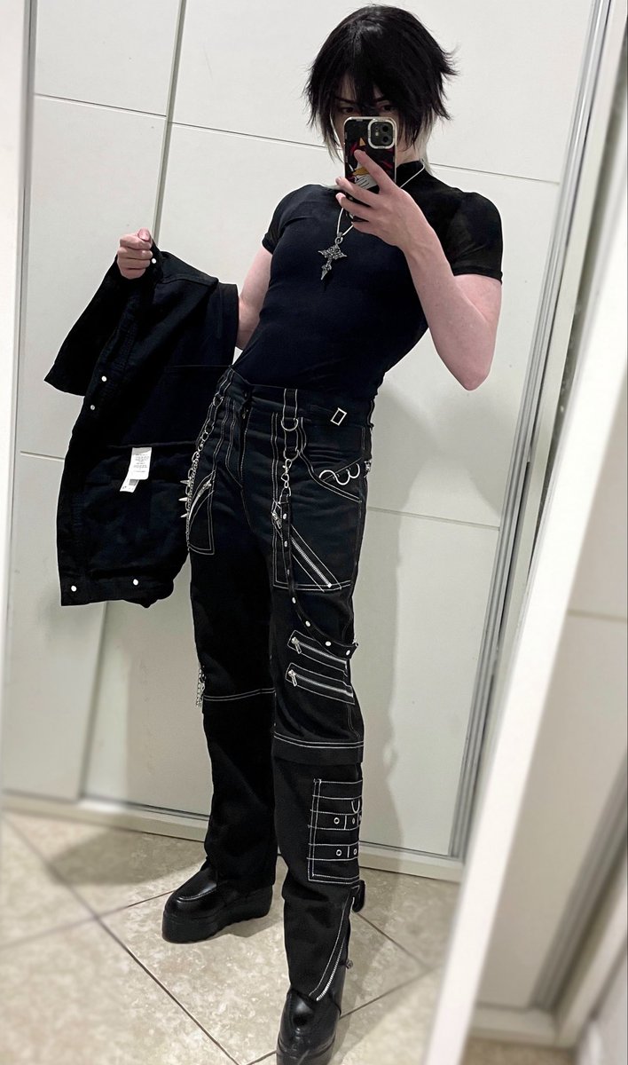 corvid_cos's tweet photo. Life is short. 
Dress yourself like you're straight off an anime or something. 
Go wild. Be free. https://t.co/IV4r6ogfu2