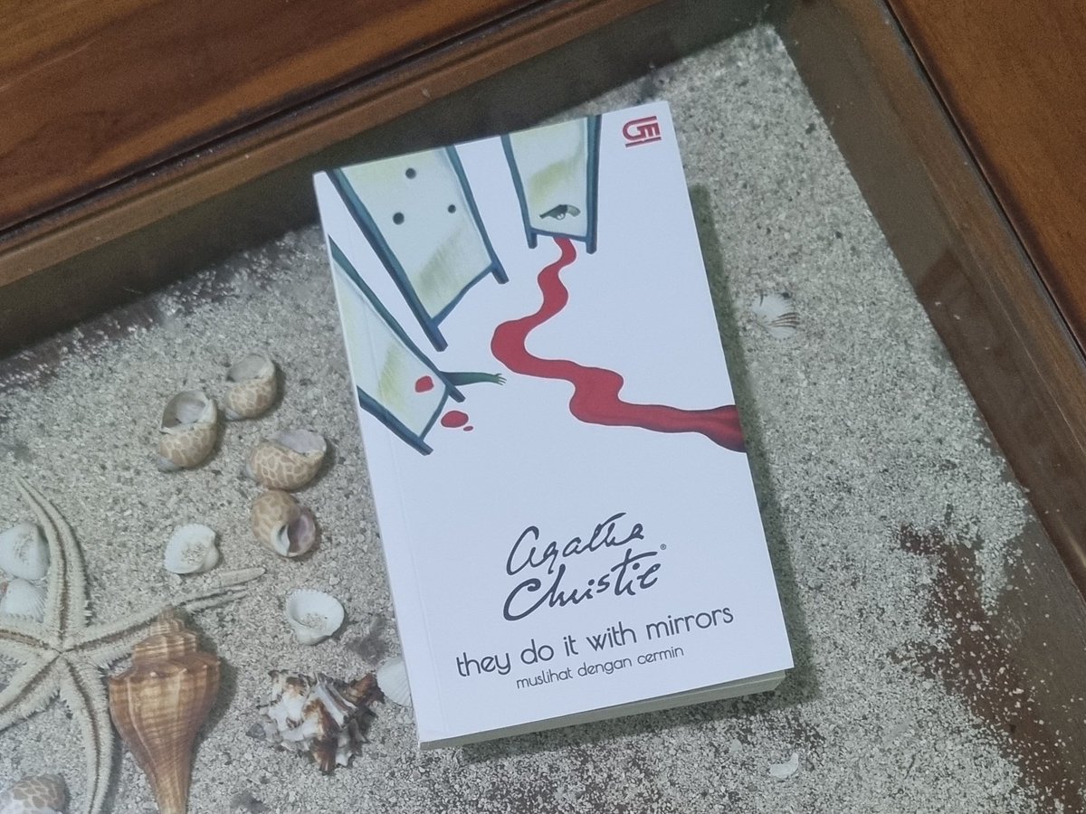 laibreuri's tweet photo. they do it with mirrors by agatha christie 🪞 https://t.co/klhLc9aD8Z