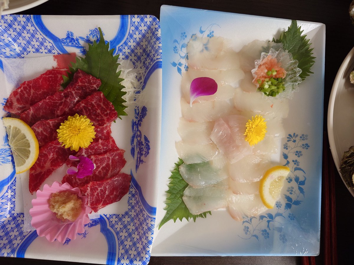 180owner's tweet photo. 今日のお昼ご飯は生牡蠣食べ比べとヒラメの刺身、クジラの刺身なり。
生牡蠣は左上から、夏輝、京都福井の岩牡蠣。岩手産の真牡蠣 https://t.co/fz7pzhobZO