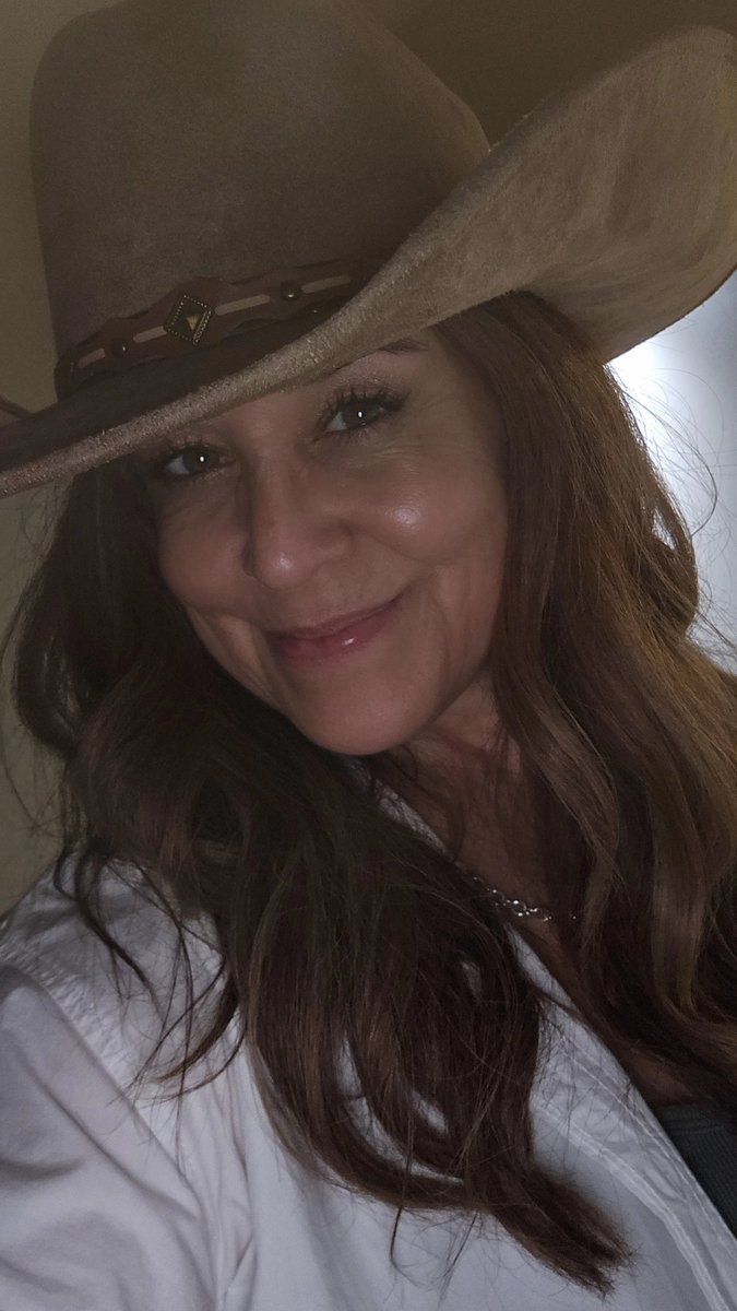 Be_Soul_Pretty's tweet photo. Boots and Attitude. #chrisstapleton #GodandCountry #BeSoulPretty https://t.co/3xEe25zRf0