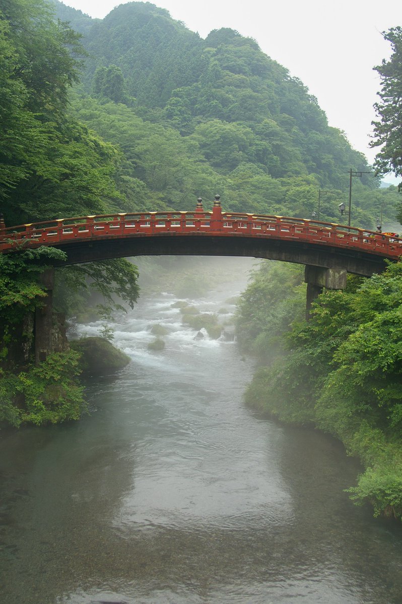 unknown001z's tweet photo. 2026.7.12
栃木県日光市
神橋

朱橋を潜る白霧

KONICAMINOLTA
αSweetDIGITAL
＋
MINOLTA AF ZOOM 28-135mm f4-4.5
(1985年) https://t.co/ufOX7Cdlxb