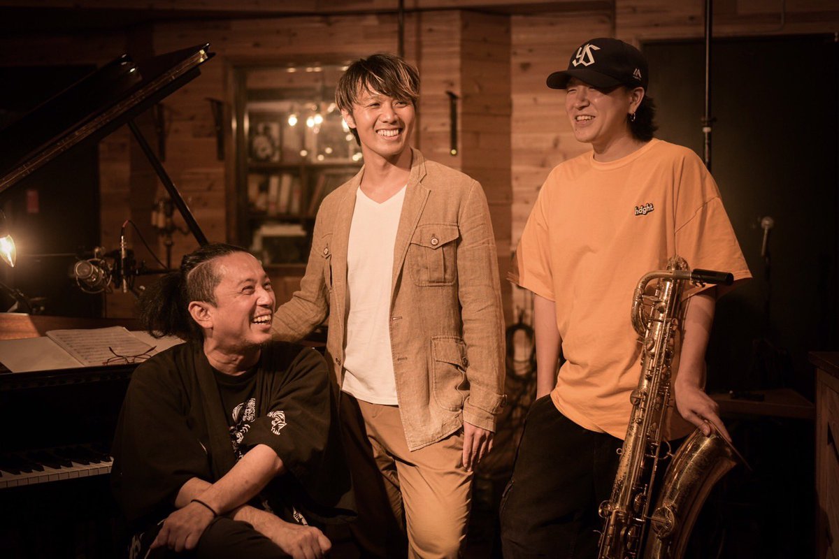 NoroomforS's tweet photo. 本日日曜日も昼喫茶、夜ライブ🙌

喫茶
14:00-17:00

ライブ
清水 夏生 Tap
伊藤志宏 pf
Rio Bsax

Open 19:00
Live 20:00-22:00
Close 24:00
¥4000-
1 Order per Stage

https://t.co/BEYiaqP8mv

お待ちしています！ https://t.co/IrIahDOXJ2