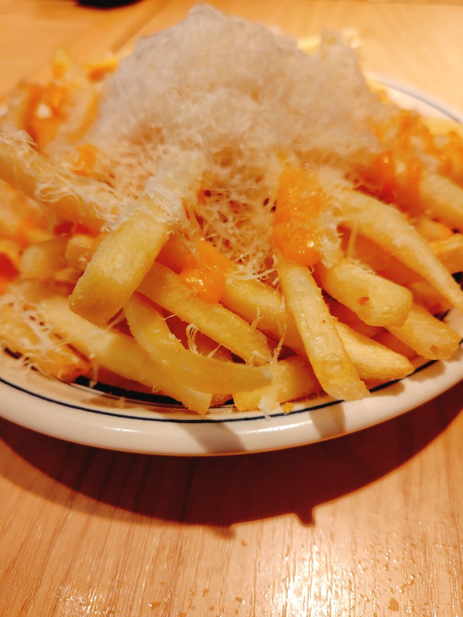 kabu25252's tweet photo. #PR
#原価ビストロチーズプラス #町田 

本格的イタリアンレストラン🇮🇹
チーズたっぷりのフライドポテトは特にお気に入りです🍟
このお店は飲み物が原価販売でとにかく安い‼️
サワーは100円以下からあり、ソフトドリンクはなんと1円❣️
同じ予算でたくさん食べられます😋 https://t.co/0uE8yxz2Cv