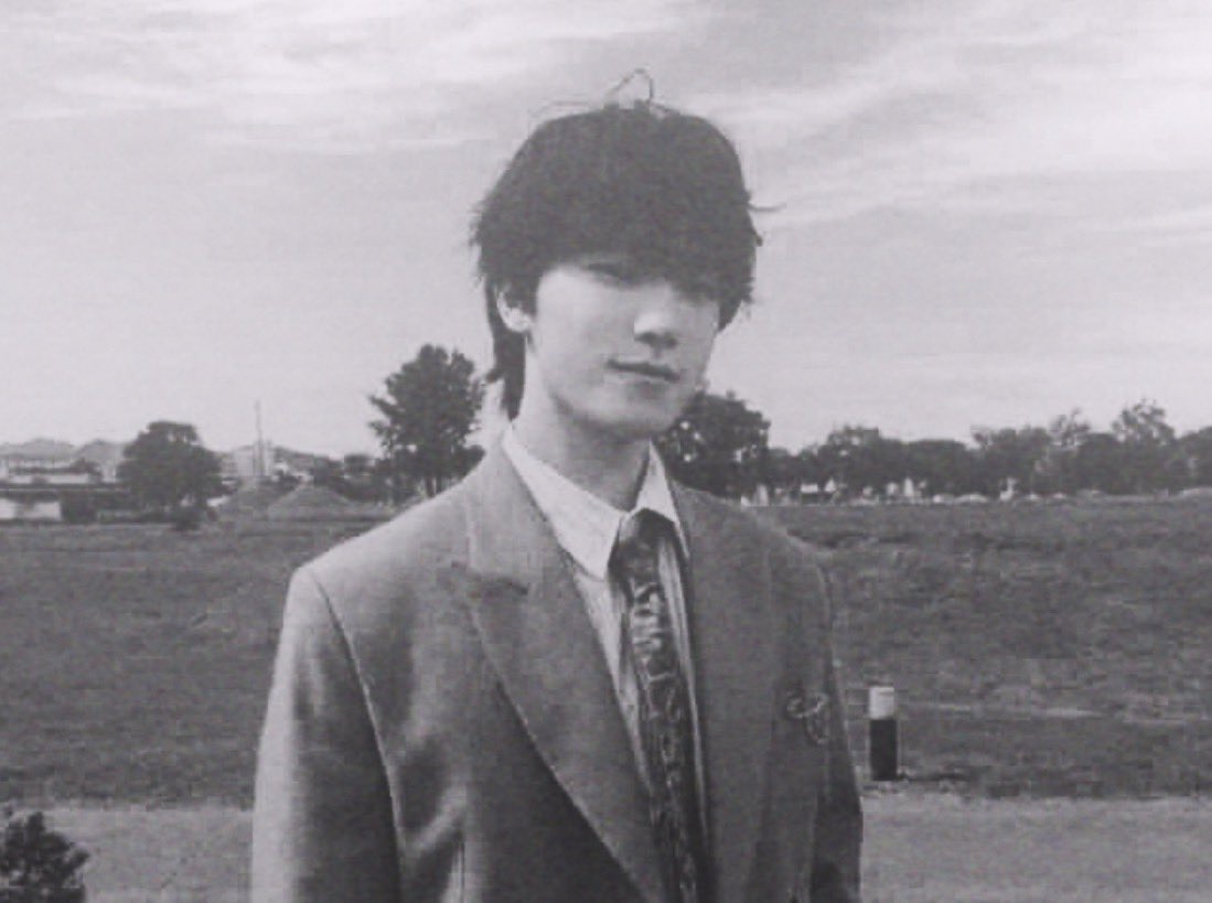 justbreadr's tweet photo. he really does look like a 1900s husband https://t.co/8X5c2Cd4FH