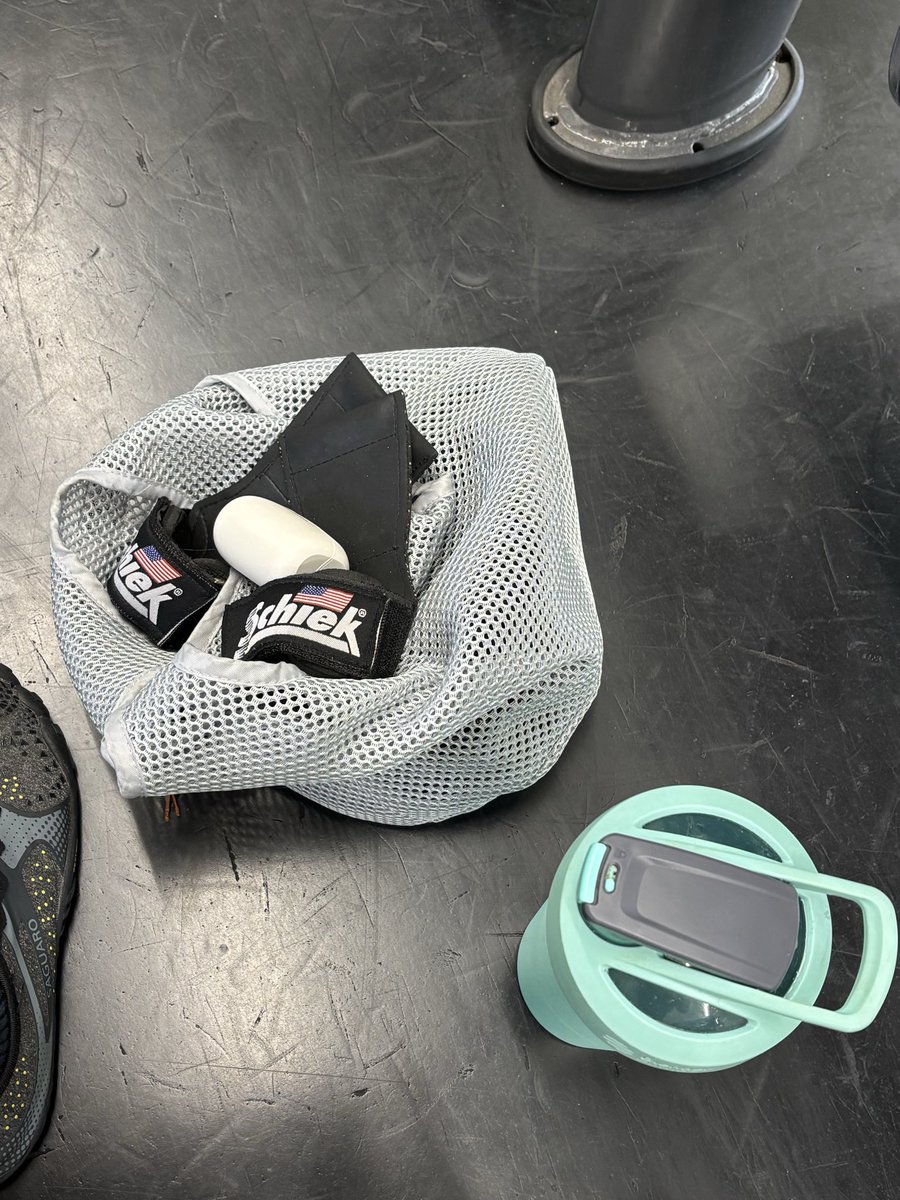 Laylaysyu_Vlaze's tweet photo. 本日も無事トレーニング🏋️♂️出来ました😆✨
お気に入りのトレーニングギアは『Schiek(シーク)』ですわ(⌒▽⌒)・:*+.
パワーグリップもリフティングベルトもSchiekですわ😊✨
からのお昼ごはんですわ✨
.✨*・'(* ✪ ∇ ✪*)'・✨✨
#朝トレ
#workout
#Schiek
#お昼ごはん
#低糖質 https://t.co/077CEFFj7n