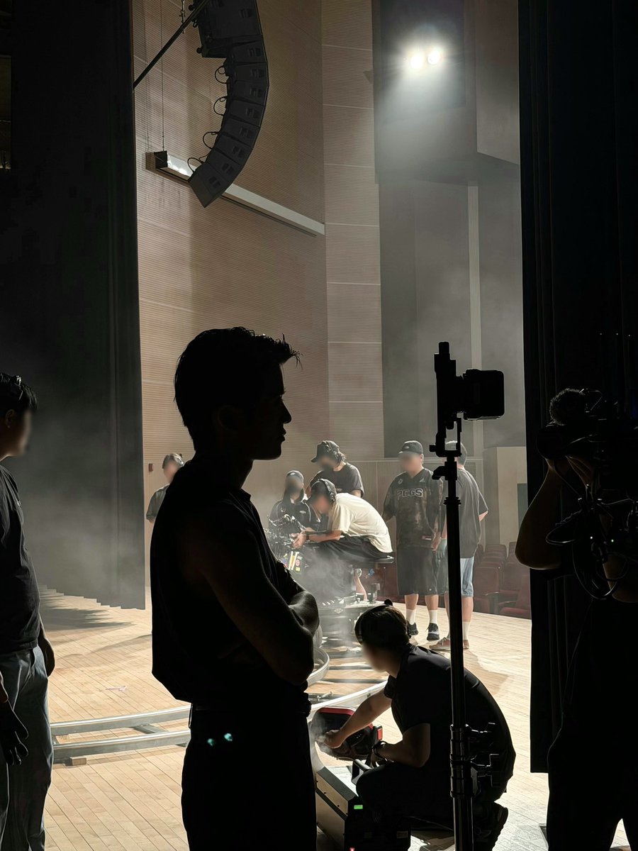 jnnskdy_'s tweet photo. แค่ยืนดูเฉยๆจำเป็นต้องหล่อมากขนาดนี้เลยดิพี่ https://t.co/Epy0LXLdIB